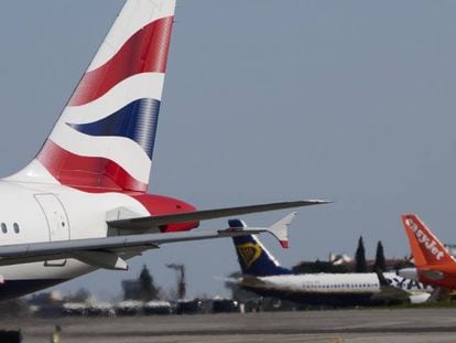 Aviones de British Airways, Ryanair y Easyjet el pasado mes de febrero en el aeropuerto de Lisboa.