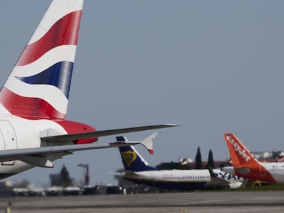 Aviones de British Airways, Ryanair y Easyjet el pasado mes de febrero en el aeropuerto de Lisboa.