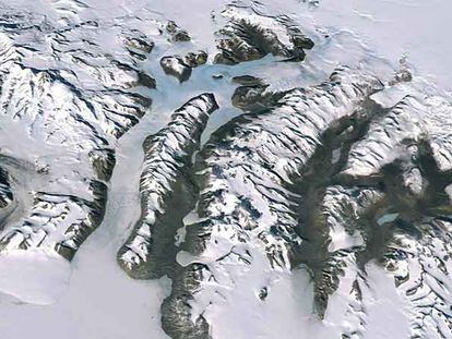 Imagen de la isla de Ross, en la que está situada la base antártica McMurdo de Estados Unidos, con los glaciares Erebus, Koettlitz y Ferrar.