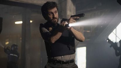 Raúl Arévalo protagoniza 'Santo', una serie policiaca que combina acción, drama psicológico y elementos de terror.