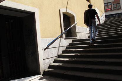 Lugar donde asesinaron a Víctor Pérez Elexpe en 1975 en las escaleras que bajan a la Plaza de la Ranche en Portugalete.