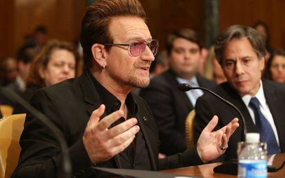 Bono compareciendo ante el Senado de EE UU.