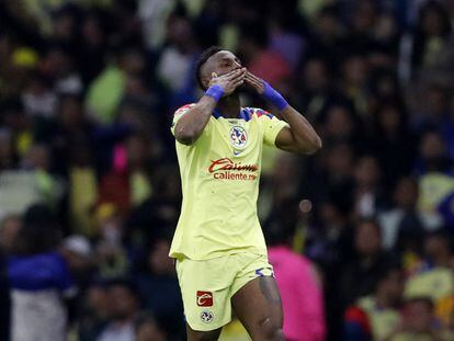 Julián Quiñones, futbolista del América, celebra el gol que marcó en la prórroga de la final de la Liga MX.