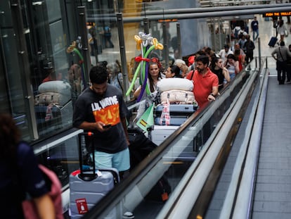 Pasajeros en el aeropuerto de Madrid Barajas.