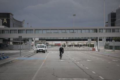 La T2 és la mostra més visible de l'escassa activitat que registren les instal·lacions de l'aeroport del Prat. 