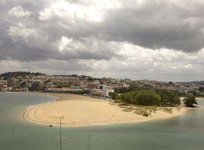 Una vista panorámica de la playa de Santa Cristina.