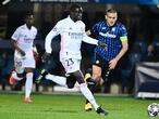 24 February 2021, Italy, Bergamo: Real Madrid's Ferland Mendy (L) and Atalanta's Rafael Toloi battle for the ball during the UEFA Champions League round of 16 first leg soccer match between Real Madrid and Atalanta BC at Gewiss Stadium. Photo: Marco Alpozzi/LaPresse via ZUMA Press/dpa
Marco Alpozzi/LaPresse via ZUMA  / DPA
24/02/2021 ONLY FOR USE IN SPAIN