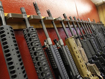 Fusiles de asalto de una tienda de Colorado, en una imagen de archivo.