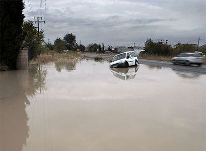 Así está la avenida Vicálvaro en el municipio madrileño de Coslada tras la tromba de agua.