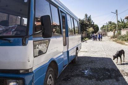 El autobús que lleva más de una década recorriendo las cárceles en Cochabamba.