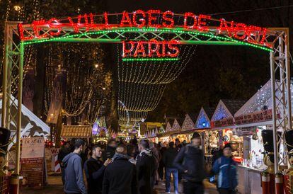 Entrada al mercado de navidad de la avenida de Champs-Elysees, uno de los clásicos de la capital francesa durante las fiestas.