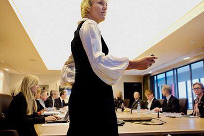 Unas 500 empresas noruegas han tenido que adaptarse a la ley de cuotas de género. En la imagen, una reunión en la compañía Storebrand.