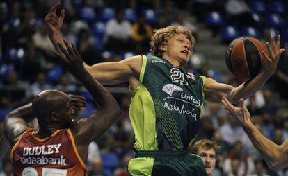 Dudley trata de bloquear una entrada de Kuzminskas