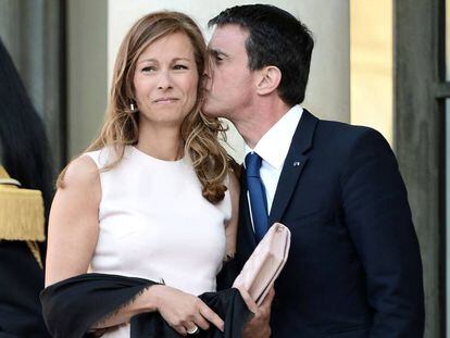 El pol&iacute;tico franc&eacute;s Manuel Valls y su mujer, Anne Gravoin, en junio de 2015. 