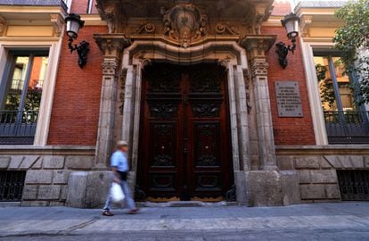 Esta joya escondida en Las Letras, declarada Bien de Interés Cultural en 1995, pertenece a la Cámara de Comercio de Madrid, que lo alquila para eventos empresariales, premios y rodajes.