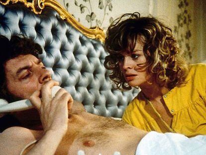 Donald Sutherland y Julie Christie muestran la intimidad de un matrimonio en la película 'Amenaza en la sombra'.