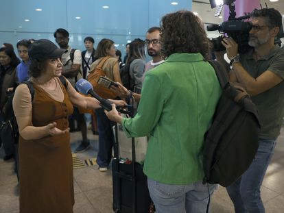 Llegada de un vuelo de Tel Aviv a Barcelona tras estallar la guerra entre Israel y Gaza.