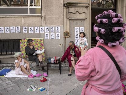 'Perfomance' de protesta junto a las oficinas de la empresa Gestora Integral de Proindivisos.