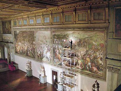 Vista de  <i>La batalla de Scannagallo,</i> de Vasari, en el Palazzo Vecchio de Florencia.