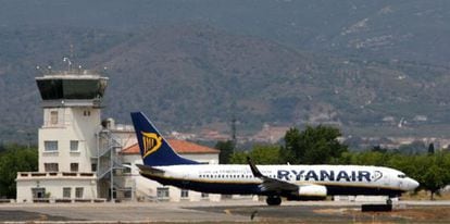 Un avión de Ryanair en el aeropuerto de Reus (Tarragona).