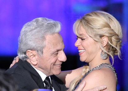 William Mebarak y su hija, la cantante Shakira, en un momento de la gala de la Latin Recording Academy en noviembre de 2011 en Las Vegas, Nevada.