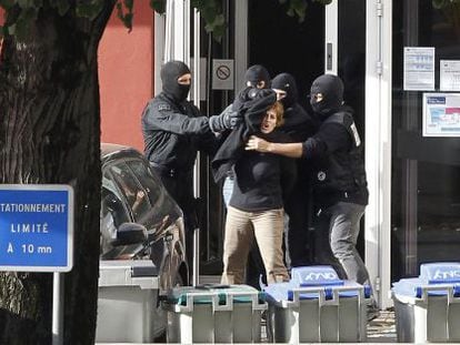 Lesaka, en el hotel en M&acirc;con (Francia) donde fue arrestada.