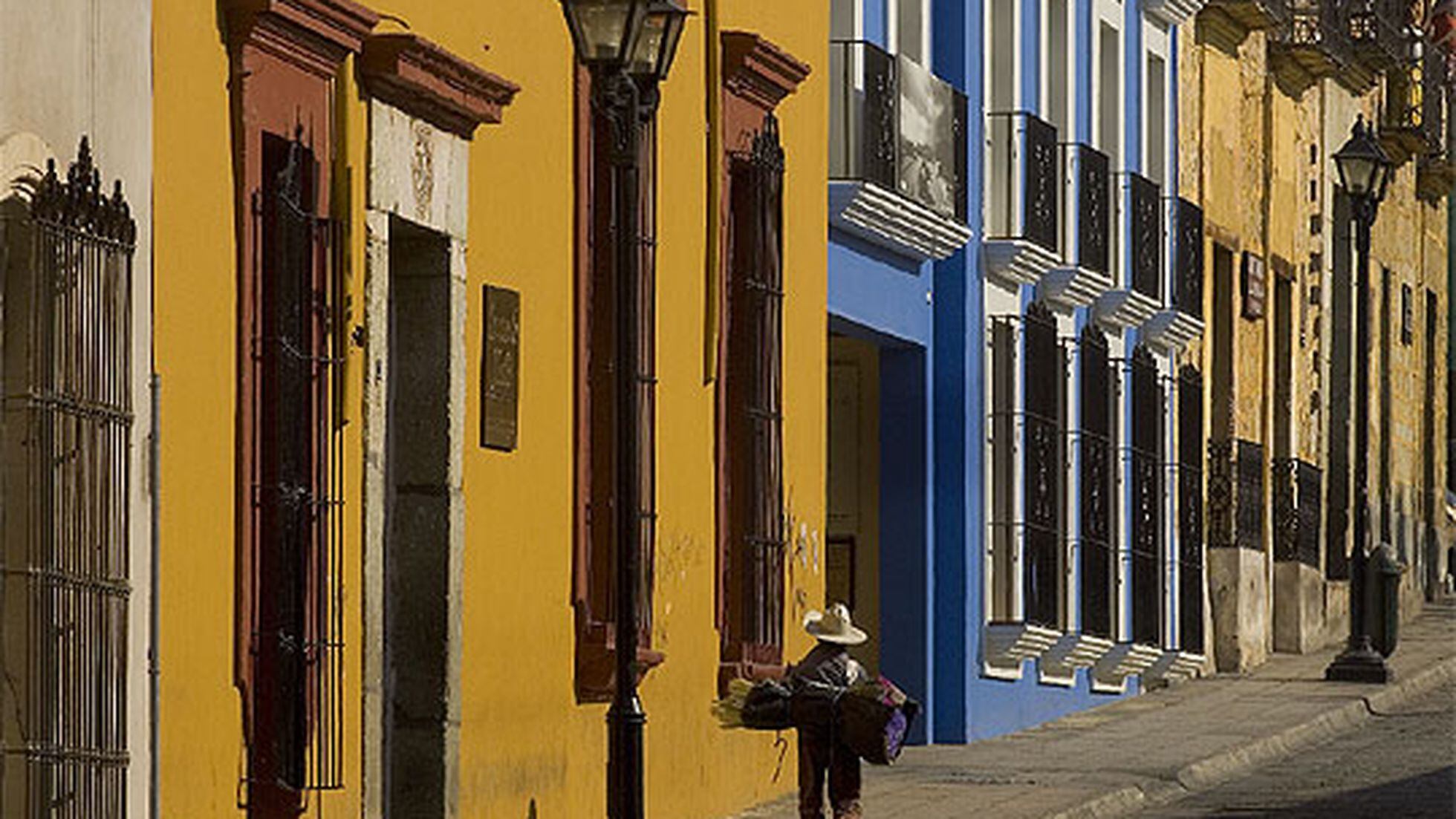 Casas coloniales en una calle de Oaxaca | El Viajero | EL PAÍS