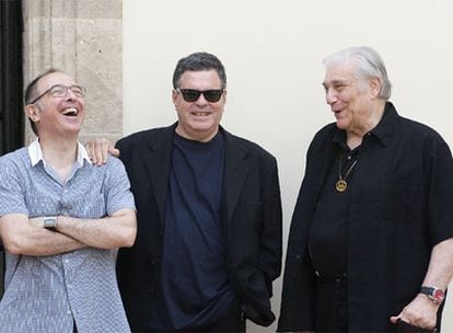 Gitai, entre <i>sus</i> dos emperadores: Tito (Barceló), izquierda, y Vespasiano (Jerome Koenig).