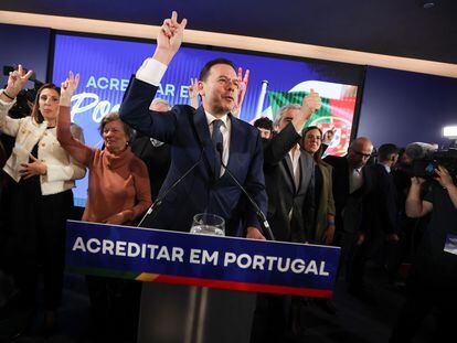 El líder de Alianza Democrática, Luis Montenegro, celebra los resultados de las elecciones de este domingo en Lisboa.