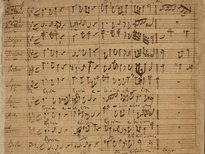 Comienzo del manuscrito autógrafo de los cinco primeros compases del 'Kyrie' inicial de la 'Misa en Si menor' de Bach.