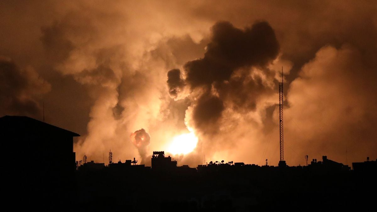 Israel intensifica sus ataques por tierra y aire sobre una Gaza casi incomunicada | Internacional