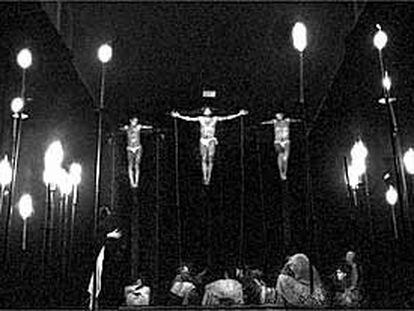 Escena de la crucifixión en la Pasión de Casarabonela.
