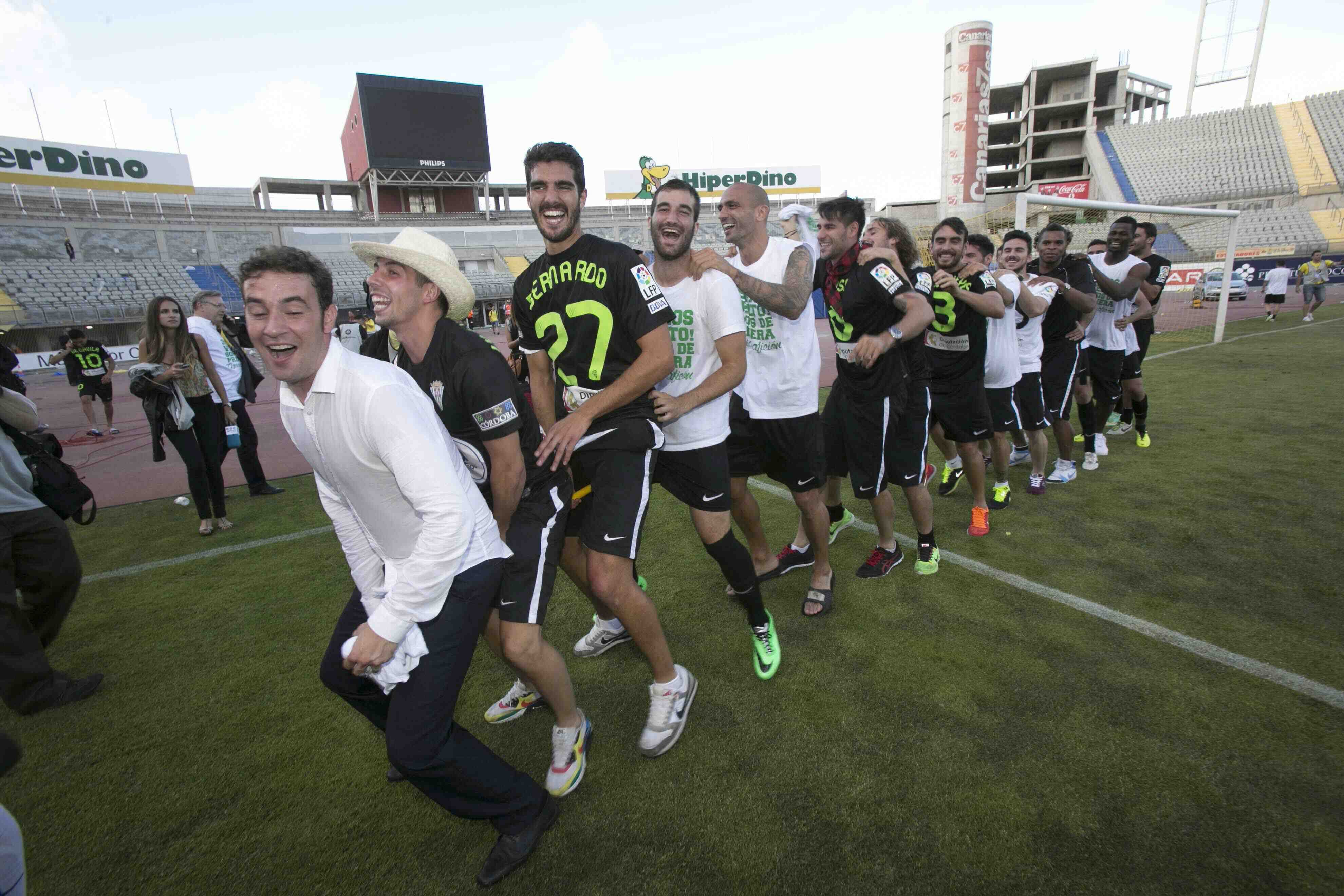 Los futbolistas del Córdoba CF celebran el ascenso a LaLiga Santander de 2014.
