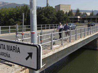 Salida de trabajadores de la central nuclear de Garo&ntilde;a (Burgos), en 2012. 