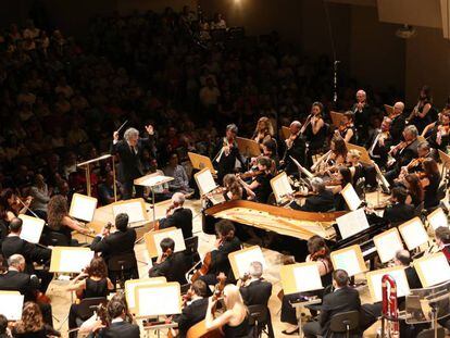 Josep Pons dirige a la Orquesta Nacional de España, ayer durante su actuación en el Auditorio Nacional