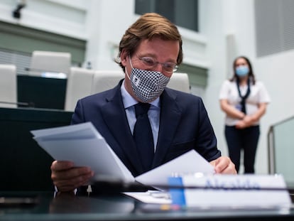El alcalde de Madrid, José Luis Martínez-Almeida, durante un pleno en 2021.