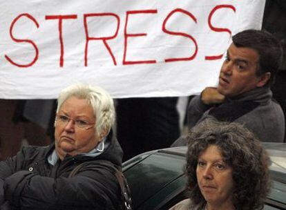 Empleados de France Télécom durante una manifestación ante la sede principal de la empresa en Marsella.