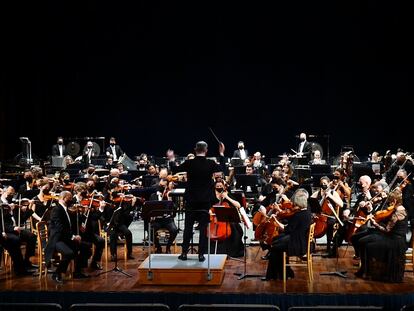 Un momento del concierto de la Orquesta Sinfónica de Galicia bajo la dirección de Dima Slobodeniouk, este jueves en Cuenca.