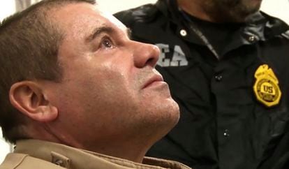 Joaquín Guzmán, 'el Chapo', al arribar al aeropuerto MacArthur en Ronkonkoma, Nueva York, tras ser extraditado de México, el 19 de enero de 2017.