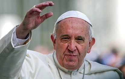 El papa Francisco durante una audiencia pública en la Plaza de San Pedro.