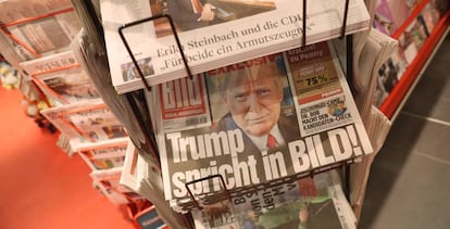 Ejemplares del 'Bild' con una entrevista con el futuro presidente de EE UU, Donald Trump.