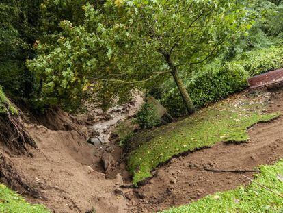 El terreno de la Fuente de Can Rosell de Viladrau se ha hundido por las fuertes lluvias. 