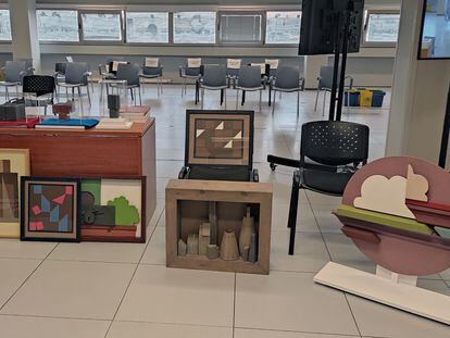 Maquetas de obras de Gerardo Rueda desplegadas en la sala de la Audiencia de Valencia por el hijo adoptivo y acusado, José Luis Rueda.