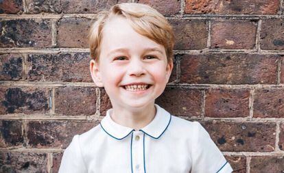 Jorge de Cambridge en un retrato difundido por la casa real británica para celebrar su quinto cumpleaños, el 22 de julio de 2018.