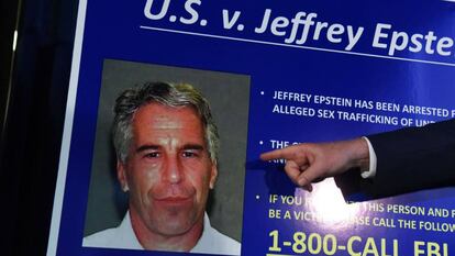 El fiscal del distrito sur de Nueva York, Geoffrey Berman, anuncia los cargos contra Jeffrey Epstein en la ciudad de Nueva York.