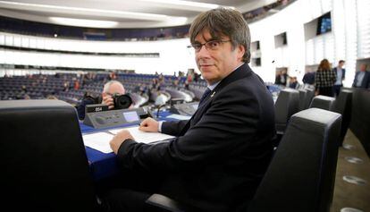 Carles Puigdemont en su escaño en el Parlamento Europeo, en Estrasburgo.