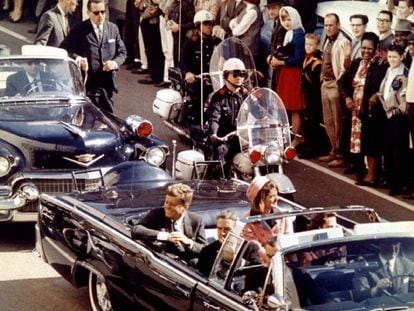 El presidente estadounidense John F Kennedy y Jaqueline Kennedy en Dallas, Texas.