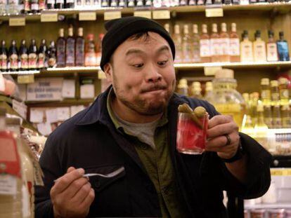 David Chang bebiendo jugo de encurtidos te puede alegrar el día 