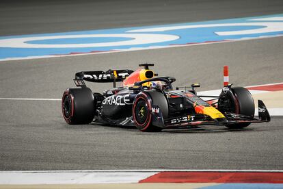 Max Verstappen al volante de su Red Bull durante la clasificación del GP de Baréin.