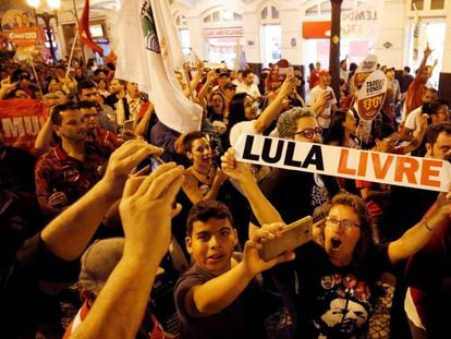 Una manifestación a favor de la libertad del expresidente brasileño Lula da Silva, en Curitiba (Paraná) a finales de agosto